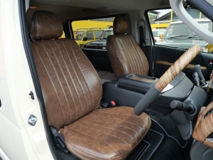 ハイエースバンキャンプ　車中泊　アウトドア　レジャー　内装架装