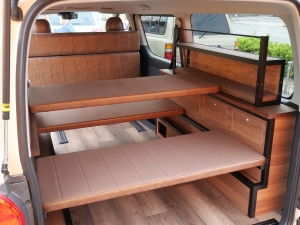 ハイエースバンキャンプ　車中泊　アウトドア　レジャー　内装架装