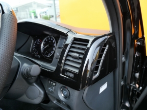 ハイエースワゴンキャンプ　車中泊　アウトドア　レジャー　内装架装