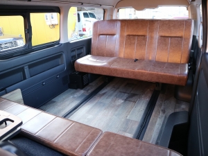 ハイエースワゴンキャンプ　車中泊　アウトドア　レジャー　内装架装