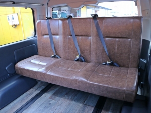 ハイエースワゴンキャンプ　車中泊　アウトドア　レジャー　内装架装