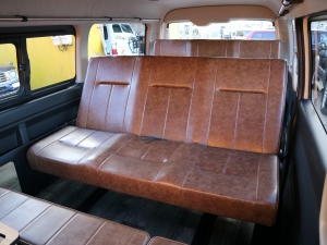 ハイエースワゴンキャンプ　車中泊　アウトドア　レジャー　内装架装