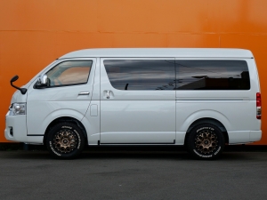 ハイエースワゴンキャンプ　車中泊　アウトドア　レジャー　内装架装