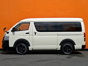 ハイエースワゴンキャンプ　車中泊　アウトドア　レジャー　内装架装