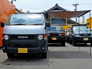ハイエースバンアウトドア　キャンプ　車中泊　バンライフ　１BOX　ベッド　キャンピングカー