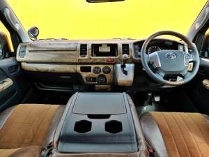 ハイエースバンDX　4WD　ディーゼル　丸目