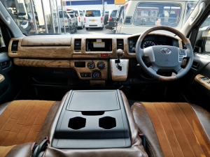 ハイエースバンDX　4WD　ディーゼル　丸目