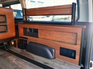 ハイエースワゴンアウトドア　キャンプ　車中泊　バンライフ　１BOX　ベッド　キャンピングカー