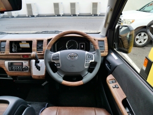 ハイエースバンディーゼル4WD　丸目カスタム　ネオクラシック