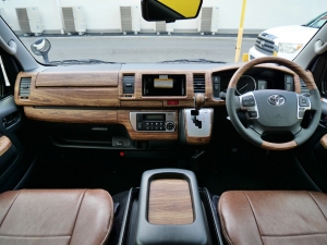 ハイエースバンディーゼル4WD　丸目カスタム　ネオクラシック