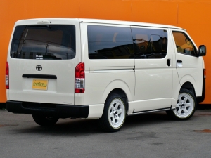ハイエースバンディーゼル4WD　丸目カスタム　ネオクラシック