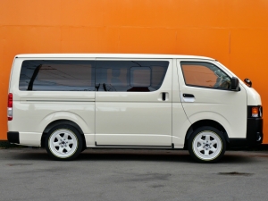 ハイエースバンディーゼル4WD　丸目カスタム　ネオクラシック