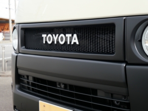 ハイエースバンディーゼル4WD　丸目カスタム　ネオクラシック