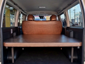 ハイエースバンアウトドア　キャンプ　車中泊　バンライフ　１BOX　ベッド　キャンピングカー