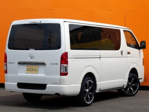ハイエースバンアウトドア　キャンプ　車中泊　バンライフ　１BOX　ベッド　キャンピングカー