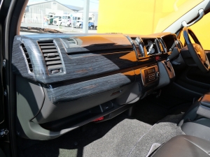 ハイエースバン新車アウトレットキャンプ　車中泊　アウトドア　レジャー　内装架装
