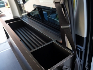 ハイエースバン新車アウトレットキャンプ　車中泊　アウトドア　レジャー　内装架装