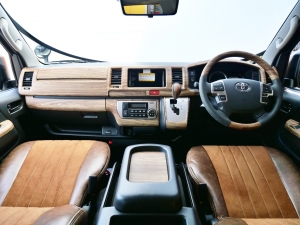 ハイエースバンディーゼル4WD　アウトドア　キャンプ　車中泊　バンライフ　１BOX　ベッド　キャンピングカー