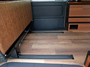 ハイエースバン新車アウトレットキャンプ　車中泊　アウトドア　レジャー　内装架装