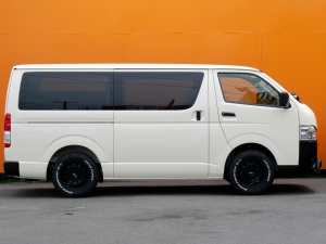 ハイエースバン新車アウトレットキャンプ　車中泊　アウトドア　レジャー　内装架装