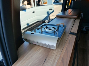ハイエースバン新車アウトレットアウトドア　キャンプ　車中泊　バンライフ　１BOX　ベッド　キャンピングカー