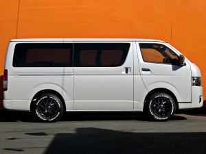 ハイエースバン新車アウトレットアウトドア　キャンプ　車中泊　バンライフ　１BOX　ベッド　キャンピングカー