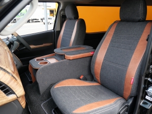 ハイエースバンキャンプ　車中泊　アウトドア　レジャー　内装架装