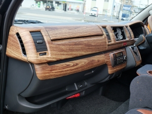 ハイエースバンキャンプ　車中泊　アウトドア　レジャー　内装架装