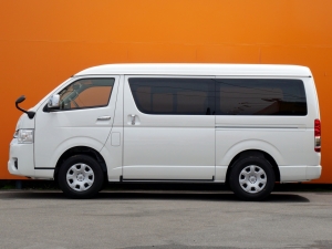 ハイエースワゴンキャンプ　車中泊　アウトドア　レジャー　内装架装