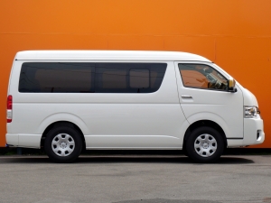 ハイエースワゴンキャンプ　車中泊　アウトドア　レジャー　内装架装
