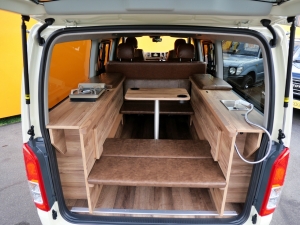 ハイエースバン新車アウトレットディーゼル4WD　ネオクラシック