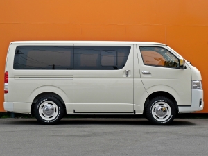 ハイエースバン新車アウトレットディーゼル4WD　ネオクラシック