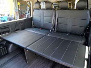 ハイエースワゴンキャンプ　車中泊　アウトドア　レジャー　内装架装