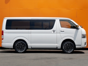 ハイエースバン新車一部改良後　ディーゼル四駆