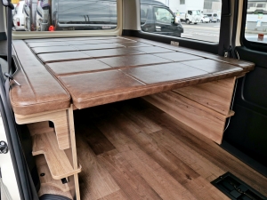 ハイエースバン当別注文色ライトイエロー　車中泊　アウトドア