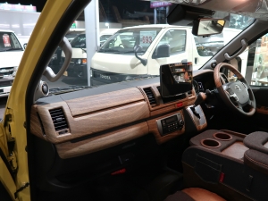ハイエースバン2WD　丸目カスタム　ネオクラシック