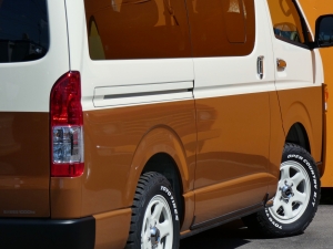 ハイエースバンディーゼル4WD　丸目カスタム　ネオクラシック