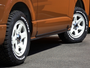 ハイエースバンディーゼル4WD　丸目カスタム　ネオクラシック