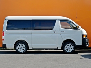 ハイエースバン特設カラーライトイエロー　安全装備付き