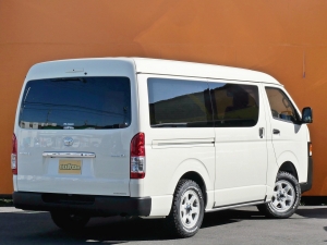 ハイエースバン特設カラーライトイエロー　安全装備付き