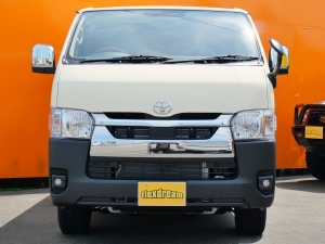 ハイエースバンディーゼル4WD　丸目カスタム　ネオクラシック