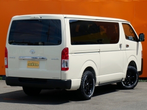 ハイエースバンディーゼル4WD　丸目カスタム　ネオクラシック