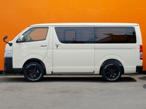 ハイエースバンディーゼル4WD　丸目カスタム　ネオクラシック