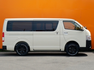 ハイエースバンディーゼル4WD　丸目カスタム　ネオクラシック