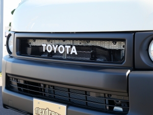 ハイエースバン特設カラーライトイエロー　安全装備付き