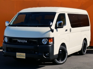 ハイエースバン特設カラーライトイエロー　安全装備付き