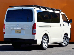 ハイエースバンディーゼル4WD　丸目カスタム　ネオクラシック