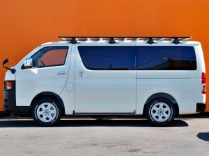 ハイエースバンディーゼル4WD　丸目カスタム　ネオクラシック