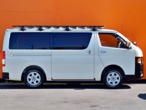 ハイエースバンディーゼル4WD　丸目カスタム　ネオクラシック