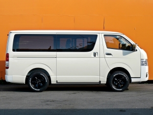 ハイエースバン新車アウトレットディーゼル4WD　特設ライトイエロー
